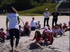 2ºs anos A e B em aula de campo na praia da Atalaia: aventuras e aprendizagens