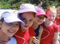 2ºs anos A e B em aula de campo na praia da Atalaia: aventuras e aprendizagens