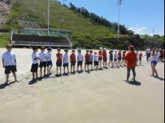 2ºs anos A e B em aula de campo na praia da Atalaia: aventuras e aprendizagens