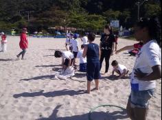 2ºs anos A e B em aula de campo na praia da Atalaia: aventuras e aprendizagens