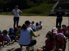 2ºs anos A e B em aula de campo na praia da Atalaia: aventuras e aprendizagens