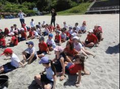 2ºs anos A e B em aula de campo na praia da Atalaia: aventuras e aprendizagens