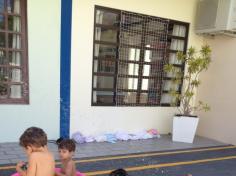 Banho de mangueira na escola!