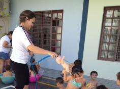 Banho de mangueira na escola!