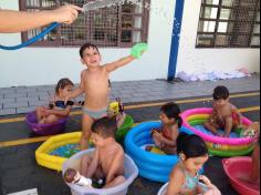 Banho de mangueira na escola!