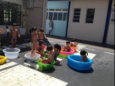 Banho de mangueira na escola!