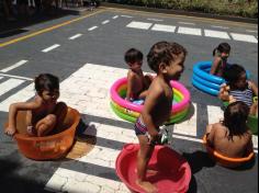 Banho de mangueira na escola!