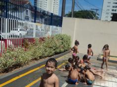 Banho de mangueira no Infantil IIB