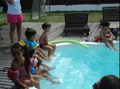 Banho de piscina do Infantil II B