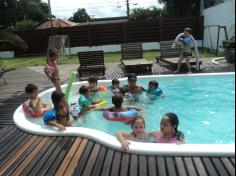 Banho de piscina do Infantil II B