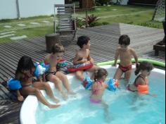 Banho de piscina do Infantil II B