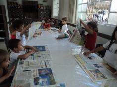 Brincando com jornal