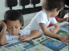 Brincando com jornal