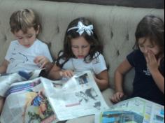 Brincando com jornal