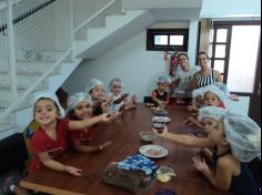 Brigadeiro com mamãe Priscila no Grupo Música