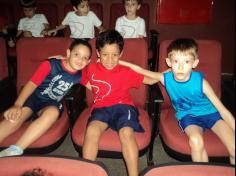 Primeiros anos visitam o Teatro Municipal de Itajaí