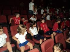 Primeiros anos visitam o Teatro Municipal de Itajaí