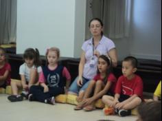 2º ano C aprende sobre os símbolos da Páscoa com mamães