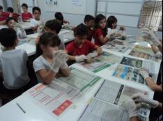 Grupo Copa da Leitura no Laboratório de Biologia