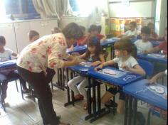 Oficina com as mães Jane e Fabi no 1º ano A