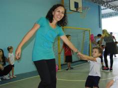 Ed. Infantil e 1º ano comemorando o Dia das Mães