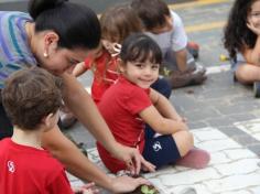 Grupo Música realiza plantação com mamãe Liliane