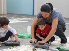 Grupo Música realiza plantação com mamãe Liliane