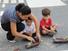 Grupo Música realiza plantação com mamãe Liliane