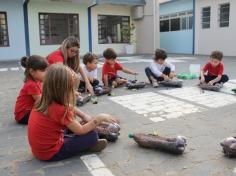 Grupo Música realiza plantação com mamãe Liliane