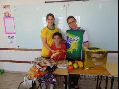 Bingo e espetinhos de frutas no grupo Copa da Leitura