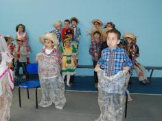 Festa Junina no arraial da Educação Infantil e 1º ano