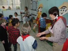 Festa Junina no arraial da Educação Infantil e 1º ano