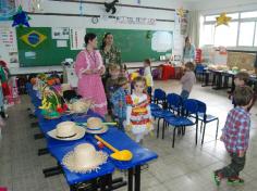 Festa Junina no arraial da Educação Infantil e 1º ano