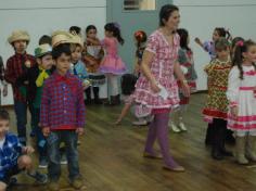 Festa Junina no arraial da Educação Infantil e 1º ano