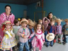 Festa Junina no arraial da Educação Infantil e 1º ano