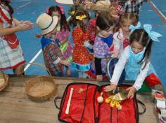 Festa Junina no arraial da Educação Infantil e 1º ano