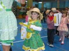 Festa Junina no arraial da Educação Infantil e 1º ano