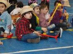 Festa Junina no arraial da Educação Infantil e 1º ano