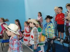 Festa Junina no arraial da Educação Infantil e 1º ano