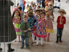 Festa Junina no arraial da Educação Infantil e 1º ano