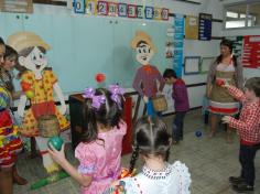 Festa Junina no arraial da Educação Infantil e 1º ano