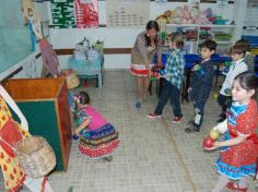 Festa Junina no arraial da Educação Infantil e 1º ano