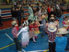 Festa Junina no arraial da Educação Infantil e 1º ano