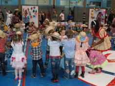 Festa Junina no arraial da Educação Infantil e 1º ano