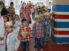 Festa Junina no arraial da Educação Infantil e 1º ano