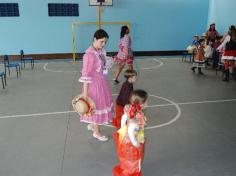 Festa Junina no arraial da Educação Infantil e 1º ano