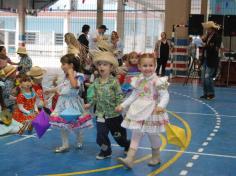 Festa Junina no arraial da Educação Infantil e 1º ano