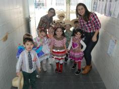 Festa Junina no arraial da Educação Infantil e 1º ano