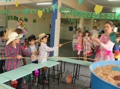 Festa Junina no arraial da Educação Infantil e 1º ano