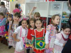 Festa Junina no arraial da Educação Infantil e 1º ano